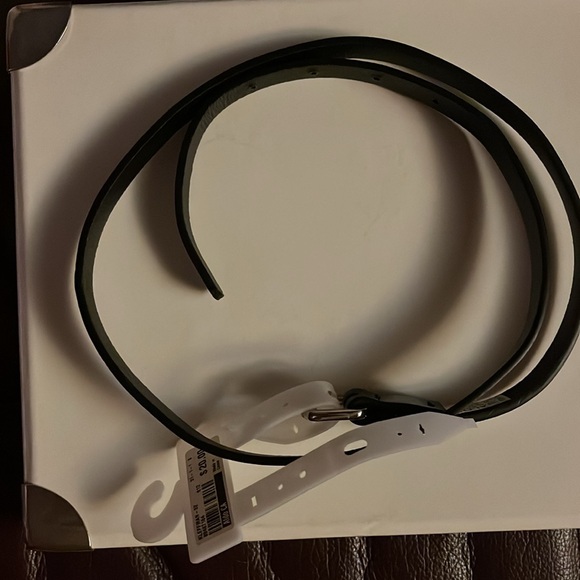 NWT Aldo skinny shiny black belt 1/2” - Picture 1 of 4